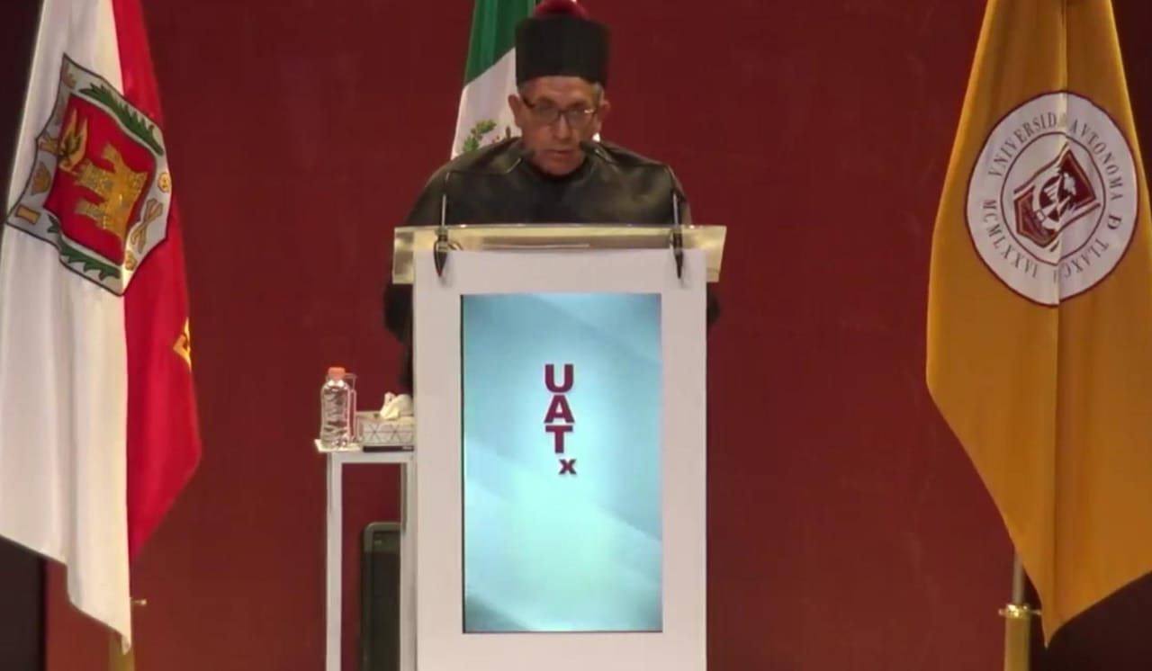 Rinde rector de la UATx Segundo Informe de Actividades