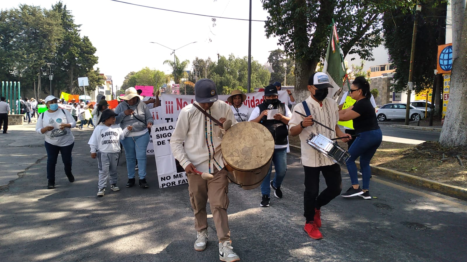 Salen pobladores de Tlalcuapan a manifestarse: exigen liberación de presidente y tiaxca