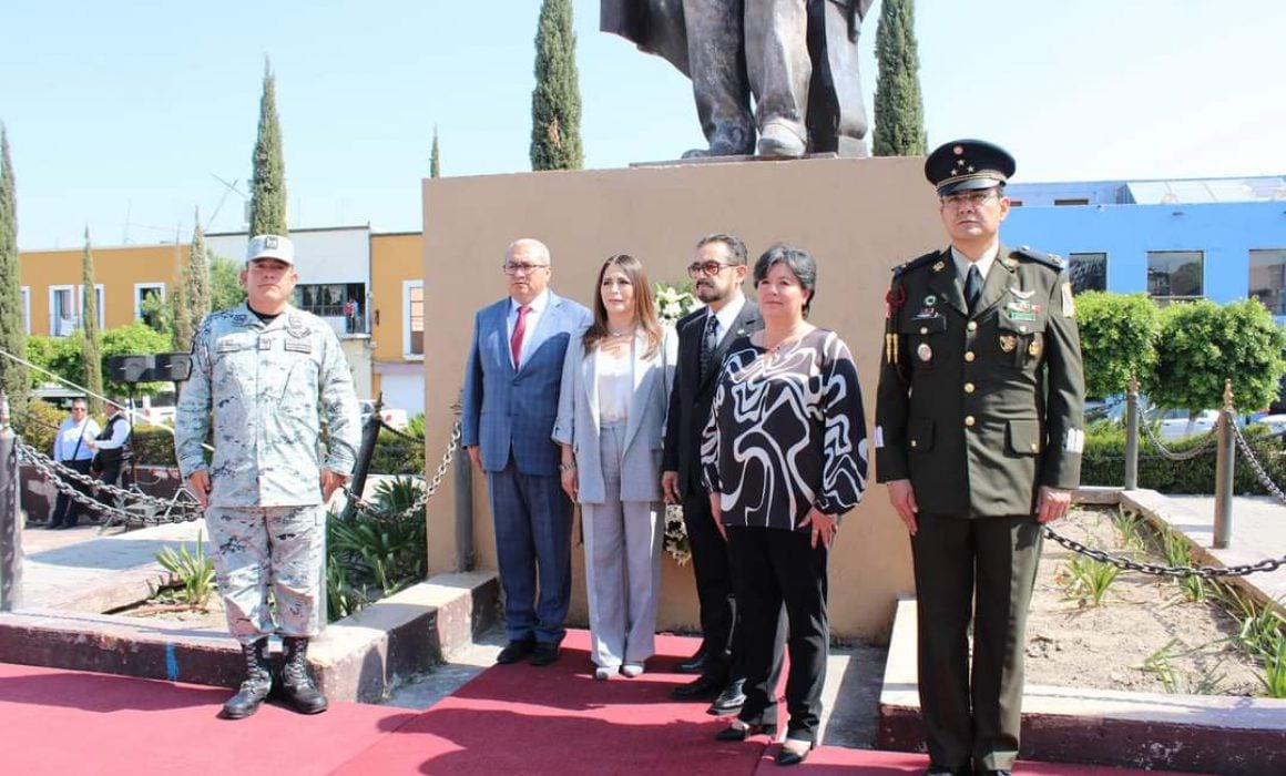 Alcaldesa de Tlaxcala acude a ceremonia por natalicio de Benito Juárez