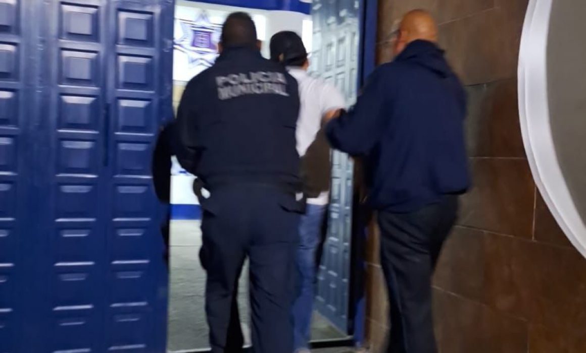 Policía de Apetatitlán detiene a sujeto por robo a comercio