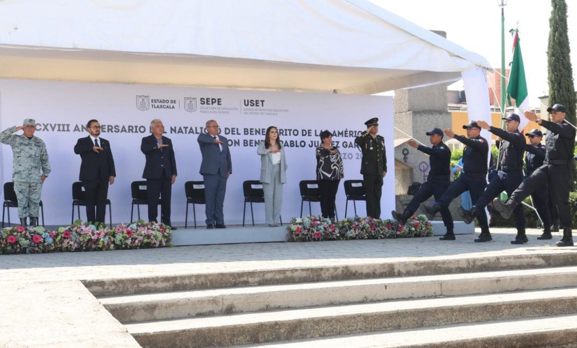 Autoridades de gobierno conmemoran el natalicio de Benito Juárez