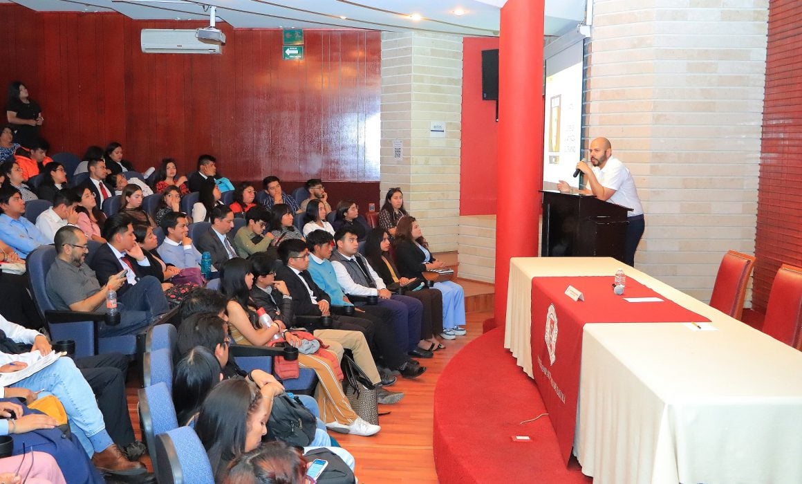 Reflexionan en UATX acerca de la Inteligencia Artificial y bases de datos