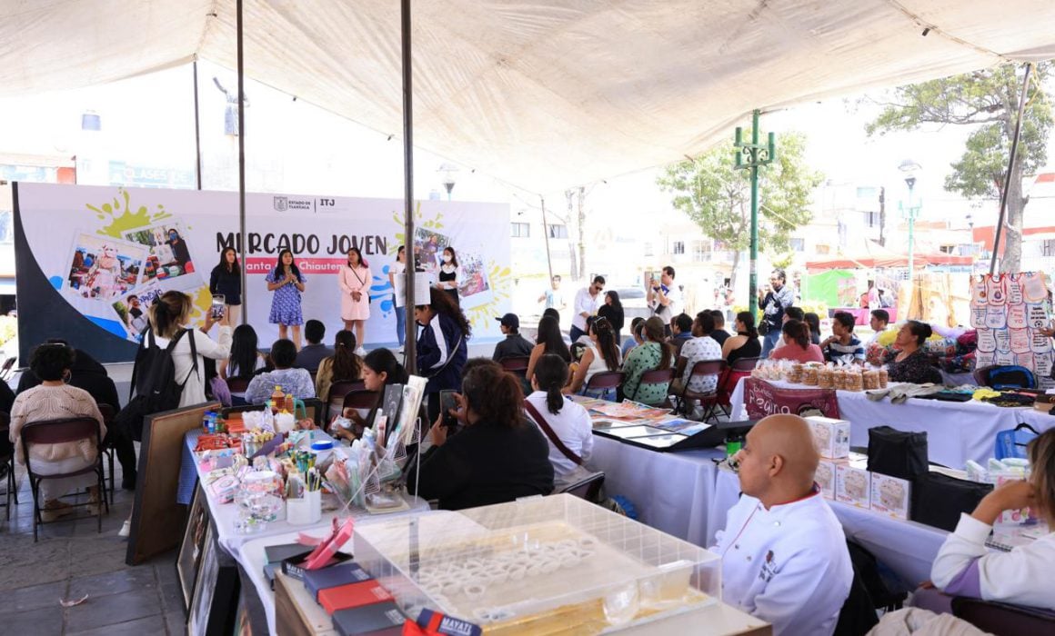 Participan emprendedores en Mercado Joven