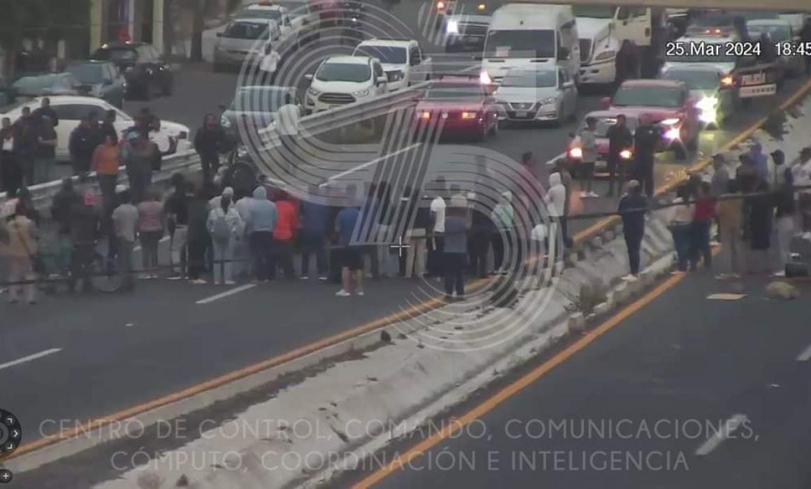 Por supuesto intento de secuestro a menor, bloquean carretera Apizaco-Tlaxcala