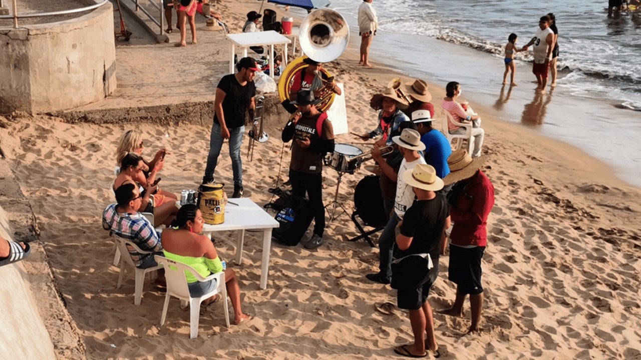 Solo con permiso podrán tocar las bandas en playas de Mazatlán 