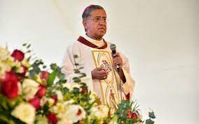 Llama Obispo a cargar nuestra cruz personal