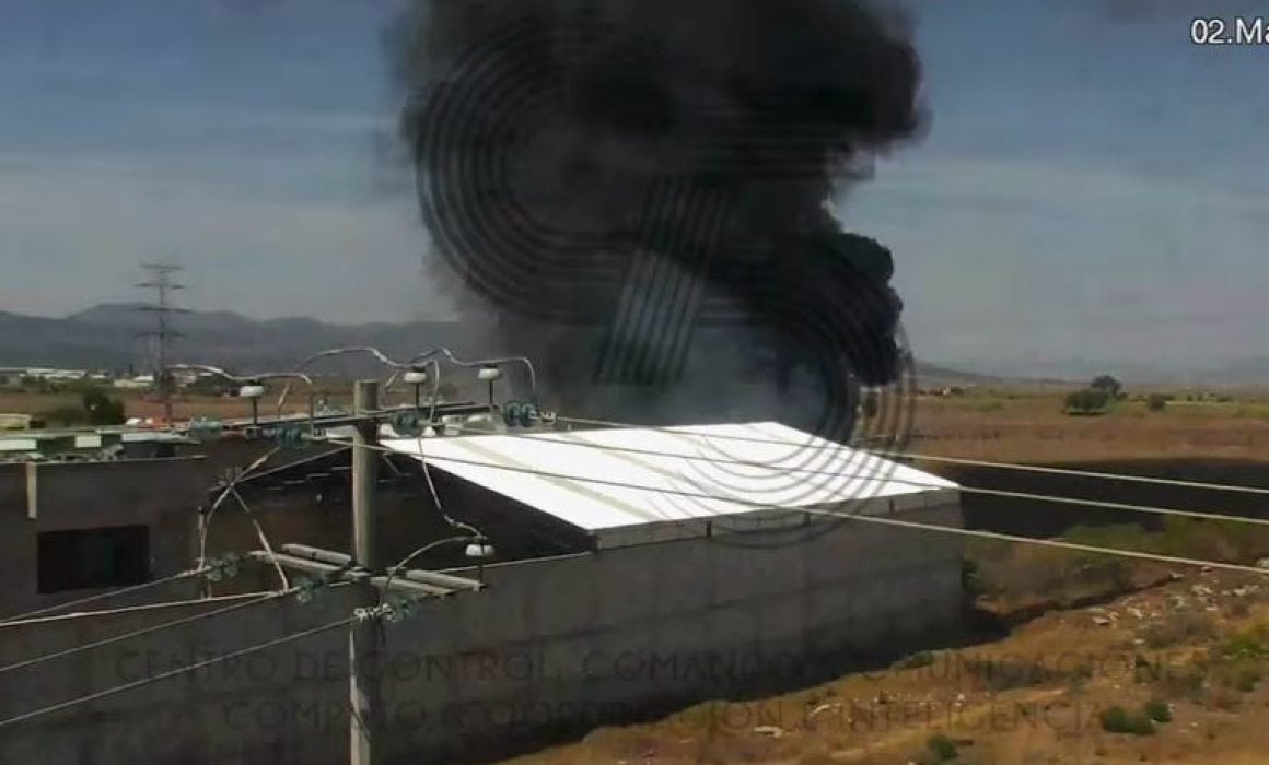 Incendio en llantera de Calpulalpan moviliza a cuerpos de emergencia
