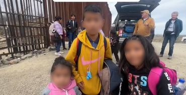 Después de haber sido abandonados por coyote, llegaron a EU