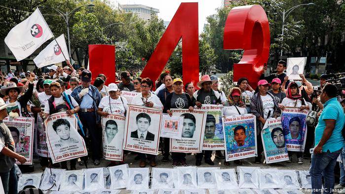 Segob atenderá a padres de normalistas de Ayotzinapa