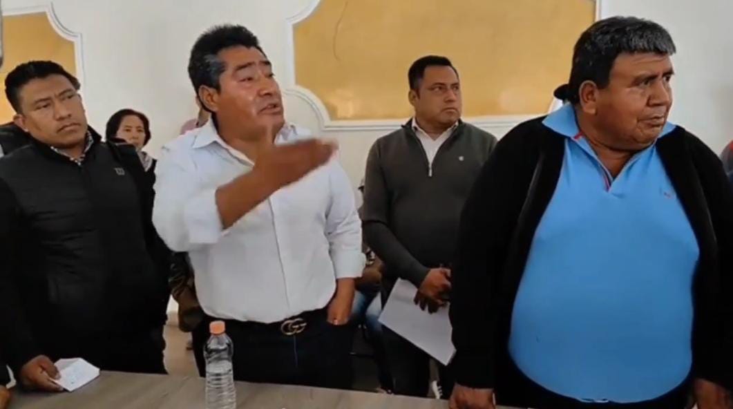 Alcalde de Zacatelco pierde los estribos: prepotente responde a pobladores por falta de agua