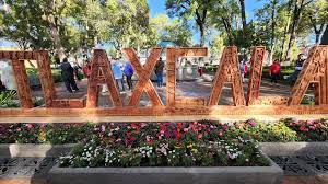 En vísperas del 8M, retiran letras monumentales y balones de Tlaxcala