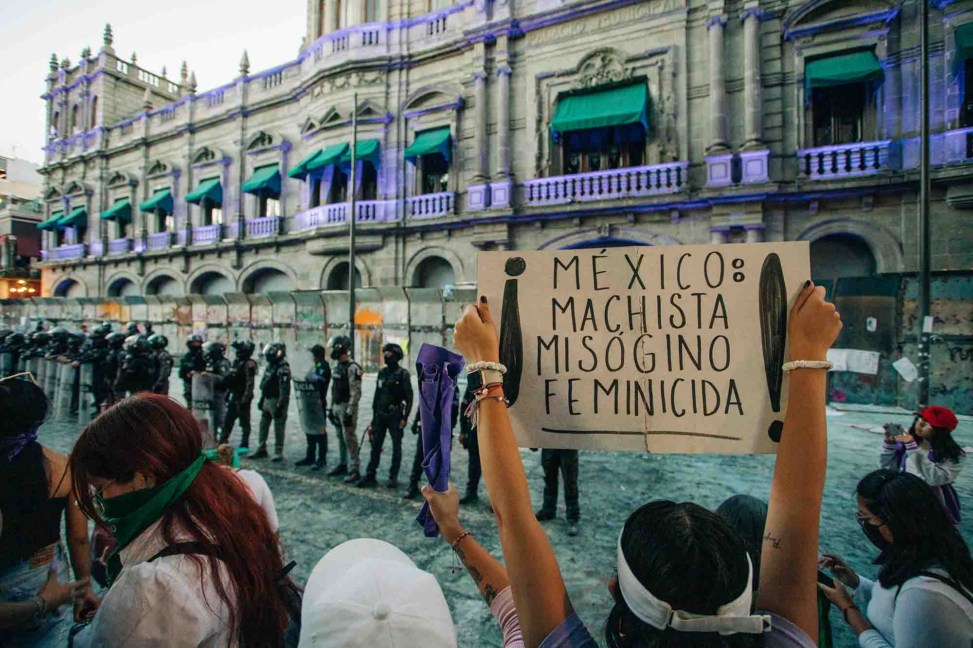 Marcha del 8M en Puebla: Mujeres unidas exigenacciones concretas contra la violencia de género