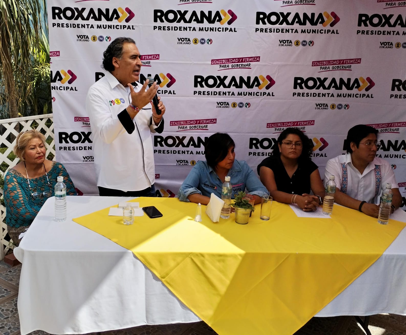 Humberto Aguilar “El Tigre" celebra el Día de las Madres junto a mujeres de San Pedro Cholula