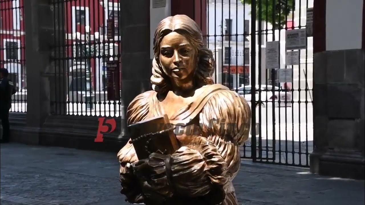 Realizan mantenimiento de esculturas en el corredor 5 de Mayo de Puebla