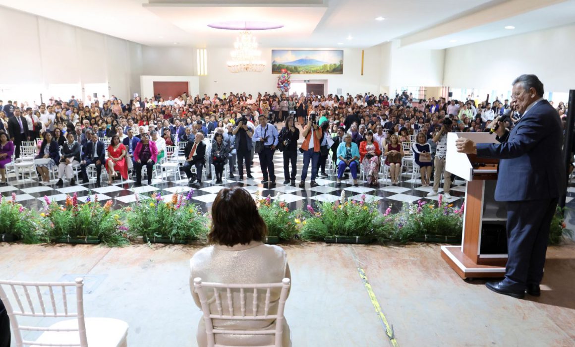 Entrega Gobierno del Estado reconocimientos a maestros tlaxcaltecas