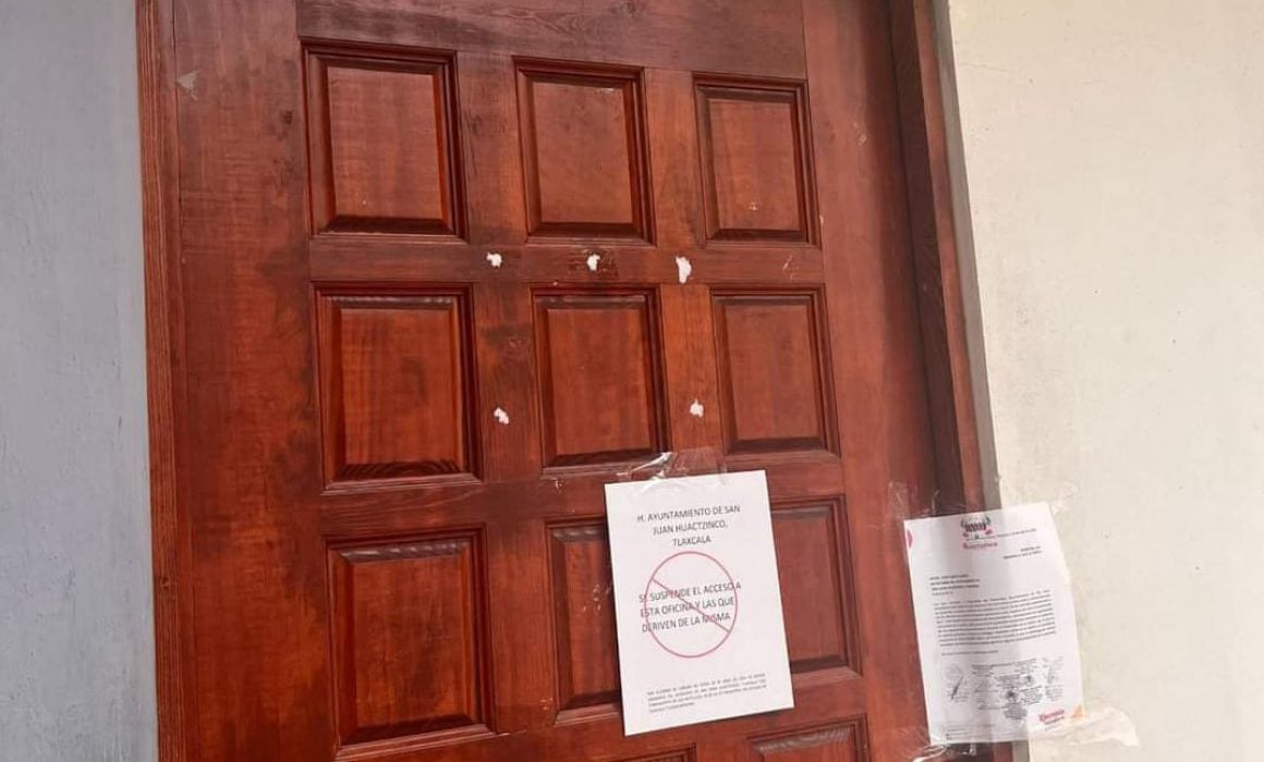 Cierran regidores y síndico tesorería de Huactzinco, acusan desfalcos