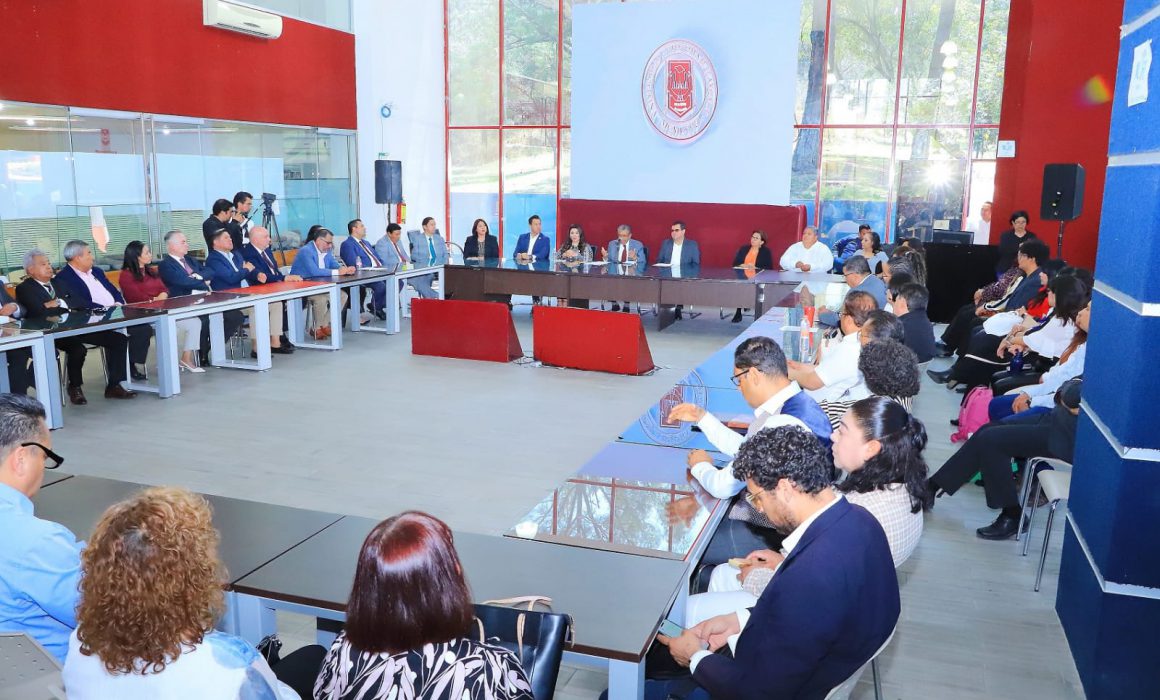 Formalizan diputados invitación para la inscripción en letras doradas del nombre de la UATx