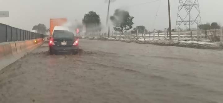 En plena ola de calor intensa granizada sorprende a Cuapiaxtla y Huamantla