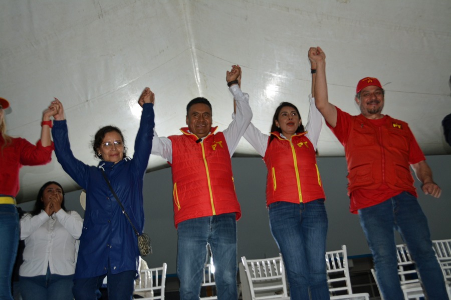Cientos de familias participan en la caminata de cierre de campaña de Armando Aguirre