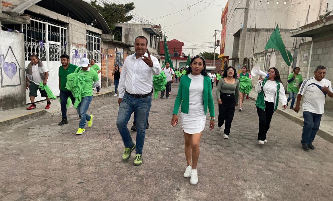 Niega candidato del PVEM en Papalotla apoyo a escuela, dice niños no votan