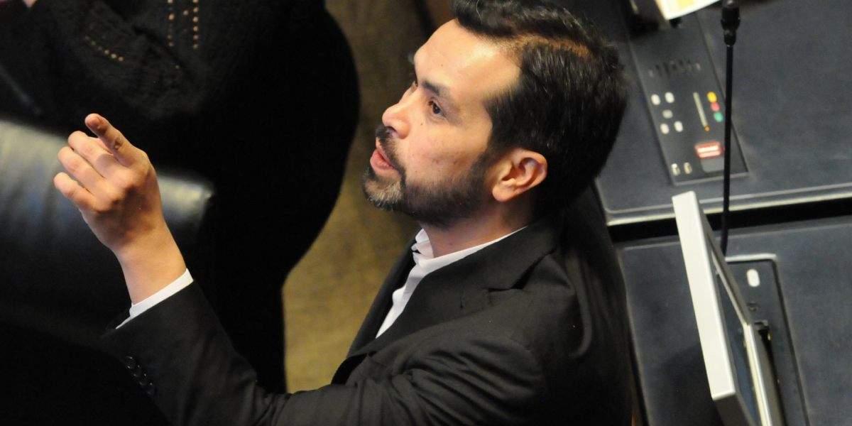 Máynez acusa al PRI de actuar en su contra 