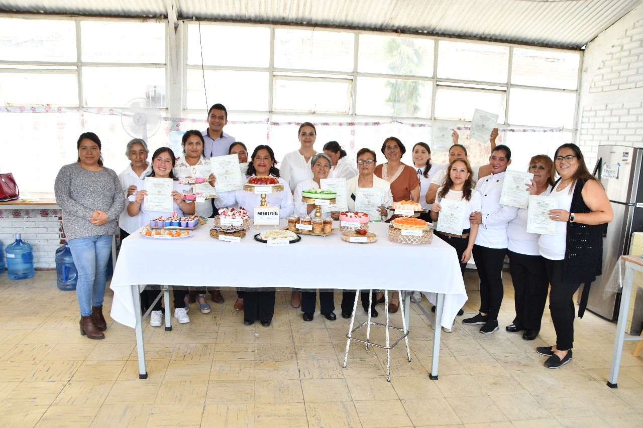 Clausura Dif Huamantla curso de elaboración de postres fríos