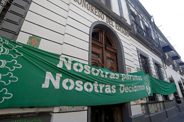 Señalan a IMSS de negar aborto a mujeres con amparo