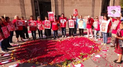Madres de desaparecidos se manifiestan en Palacio de Gobierno en NL