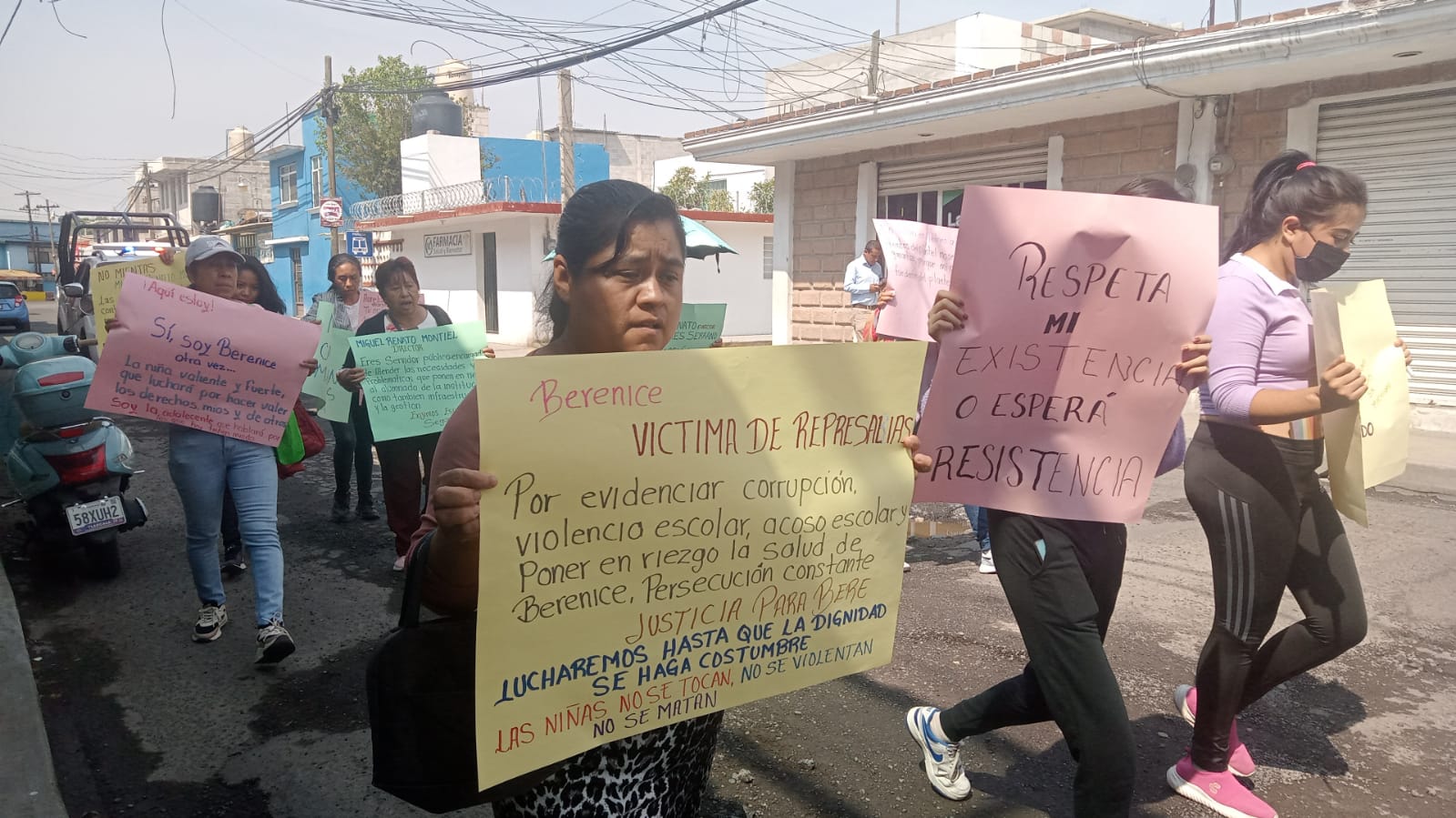 Institución educativa incurre en discriminación de menor de edad; colectivos se manifiestan