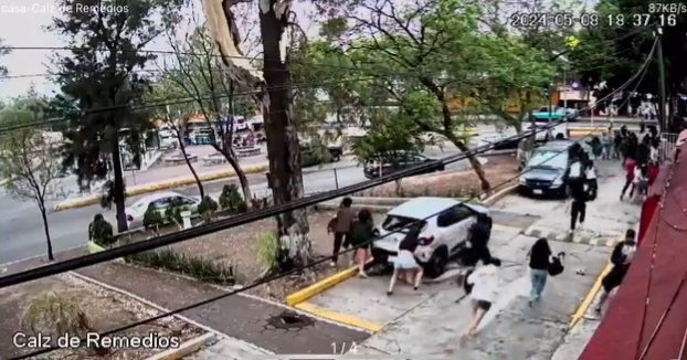 Agresión de grupos porriles en CCH Naucalpan deja un muerto