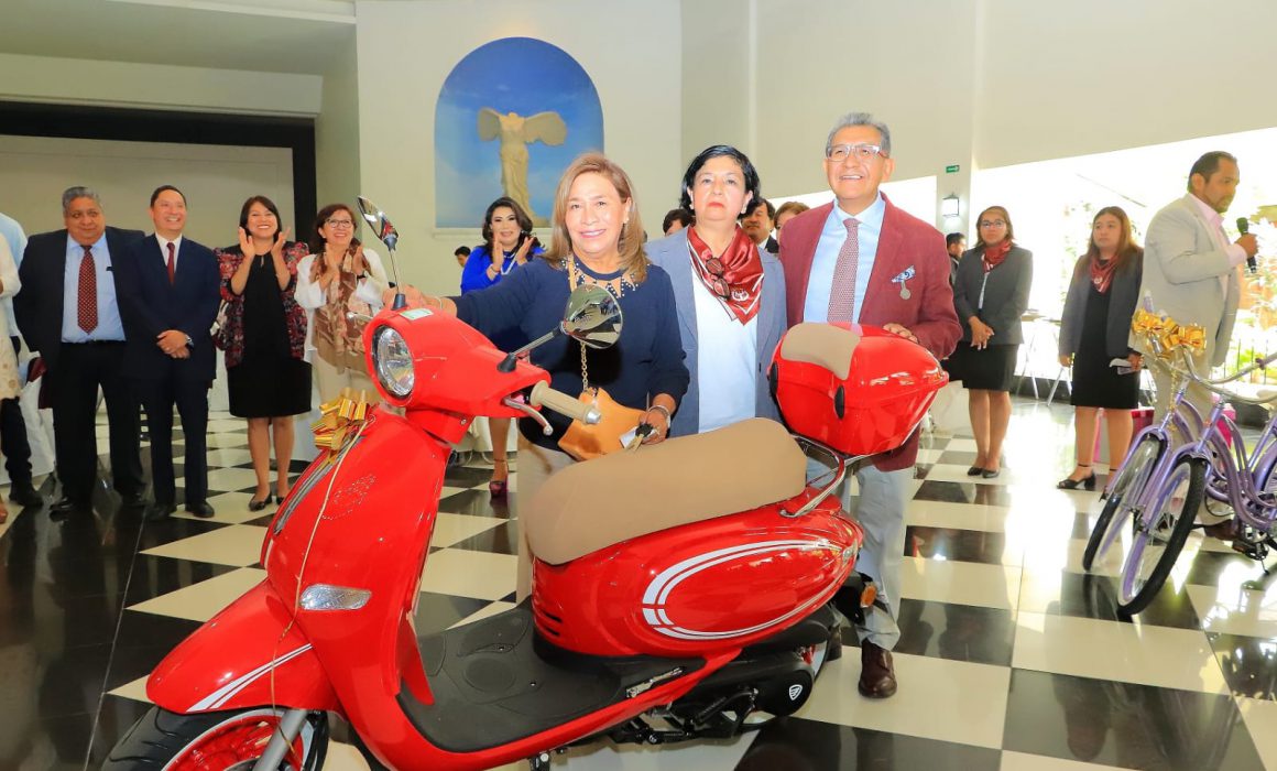 Festeja sindicato de la UATx el día de las madres