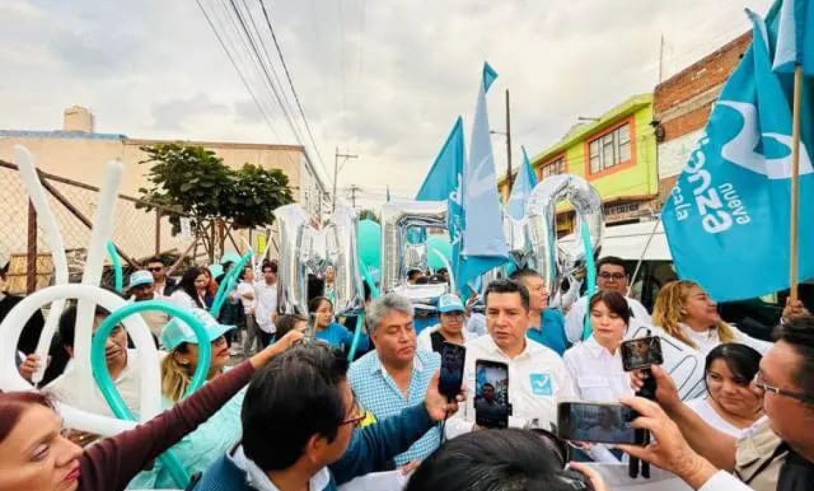 Memo Berruecos candidato de Nueva alianza es arropado por chiautempenses