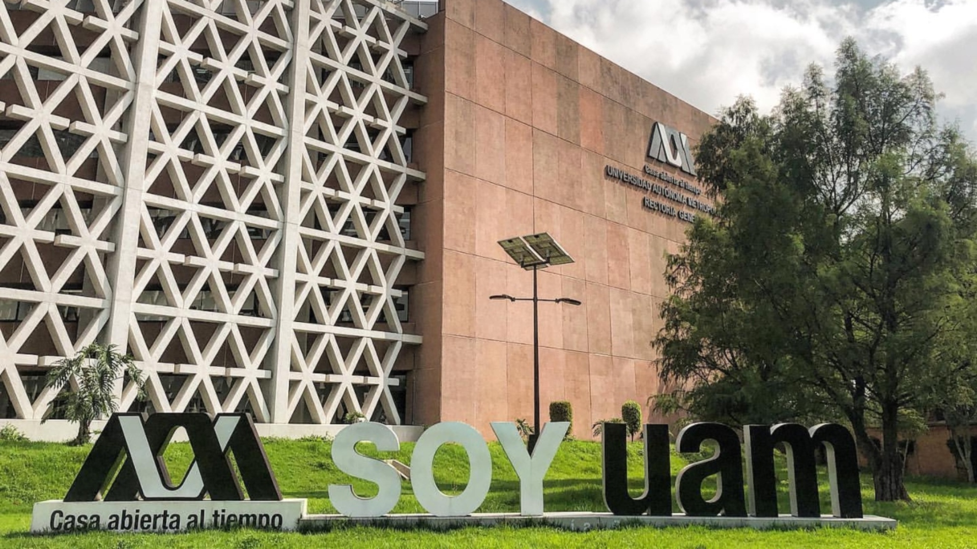 Reducción al presupuesto 2025 afecta becas y salarios en UAM y UNAM 