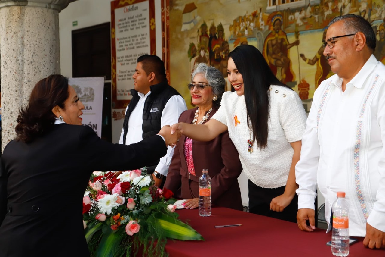 Entrega Tonantzin Fernández constancias y certificados a 48 estudiantes del IEEA 