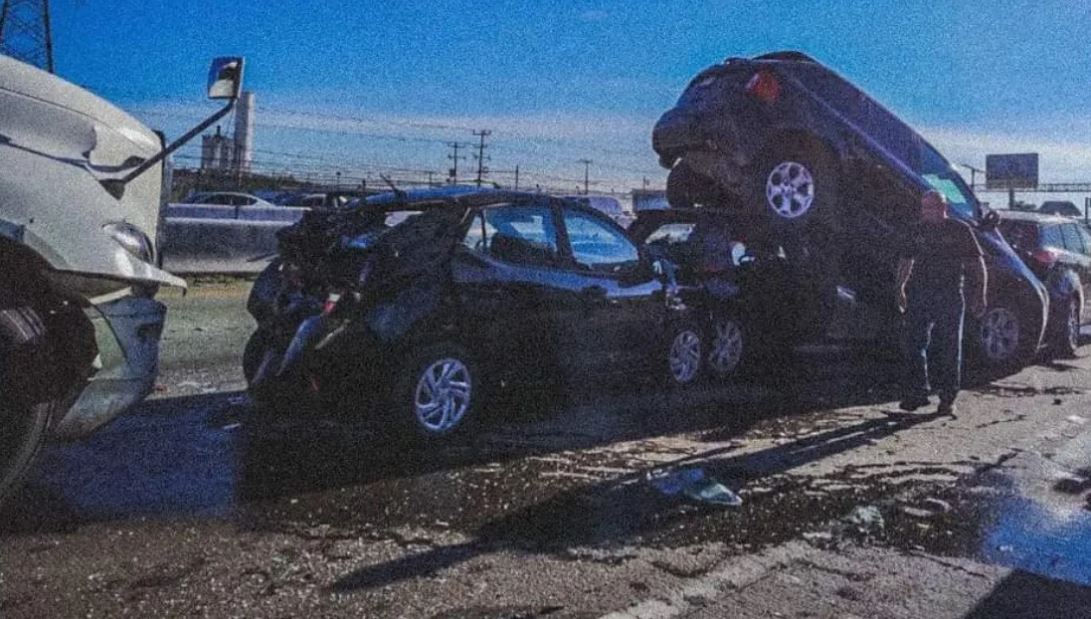 Fuerte accidente en la autopista México-Querétaro causa carambola sin lesionados