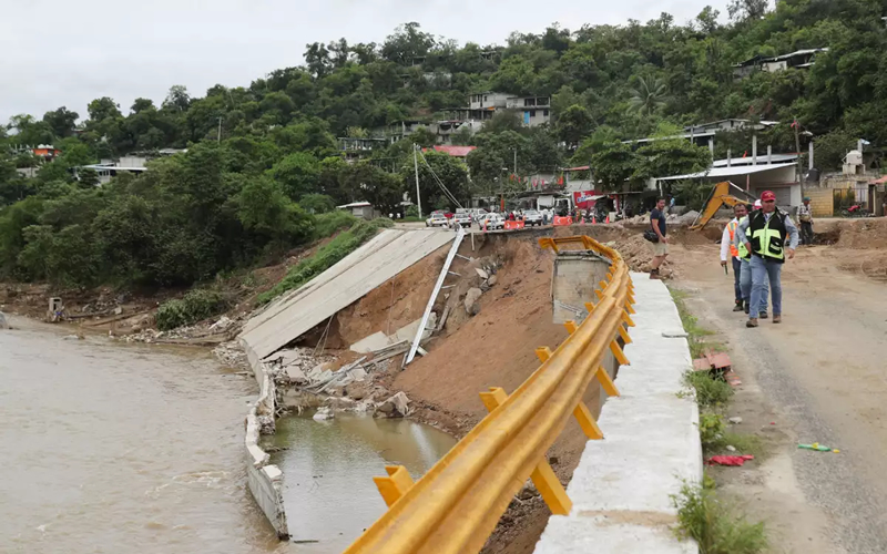 Gobierno reasigna más de mil millones de pesos para reconstrucción de caminos en Guerrero y reactivación turística en Acapulco
