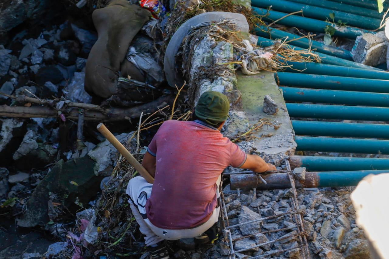 ¡Restauración urgente! Inician trabajos en el puente de Camino Real tras fuertes lluvias