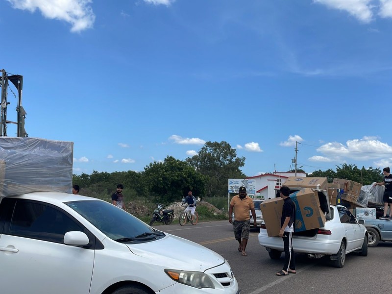 Ola de violencia en Culiacán: bloqueos viales, robos masivos y saqueos en una madrugada caótica