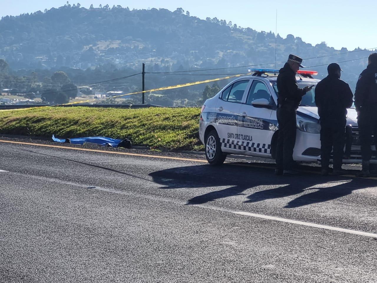 Hallan cuerpo en cuneta del libramiento Apizaco-Huamantla; investigan posible atropello