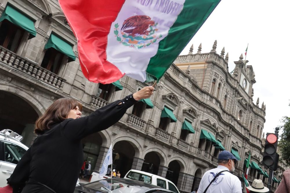 Trabajadores del Poder Judicial se manifiestan con “Caravana Fúnebre” en Puebla