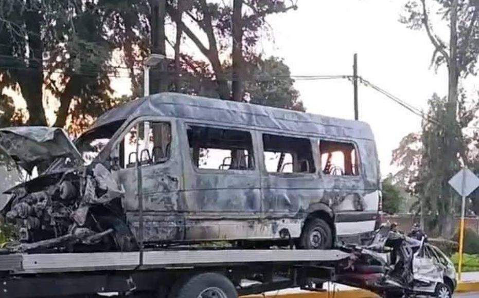Impactante choque en carretera México-Cuautla deja dos vehículos calcinados
