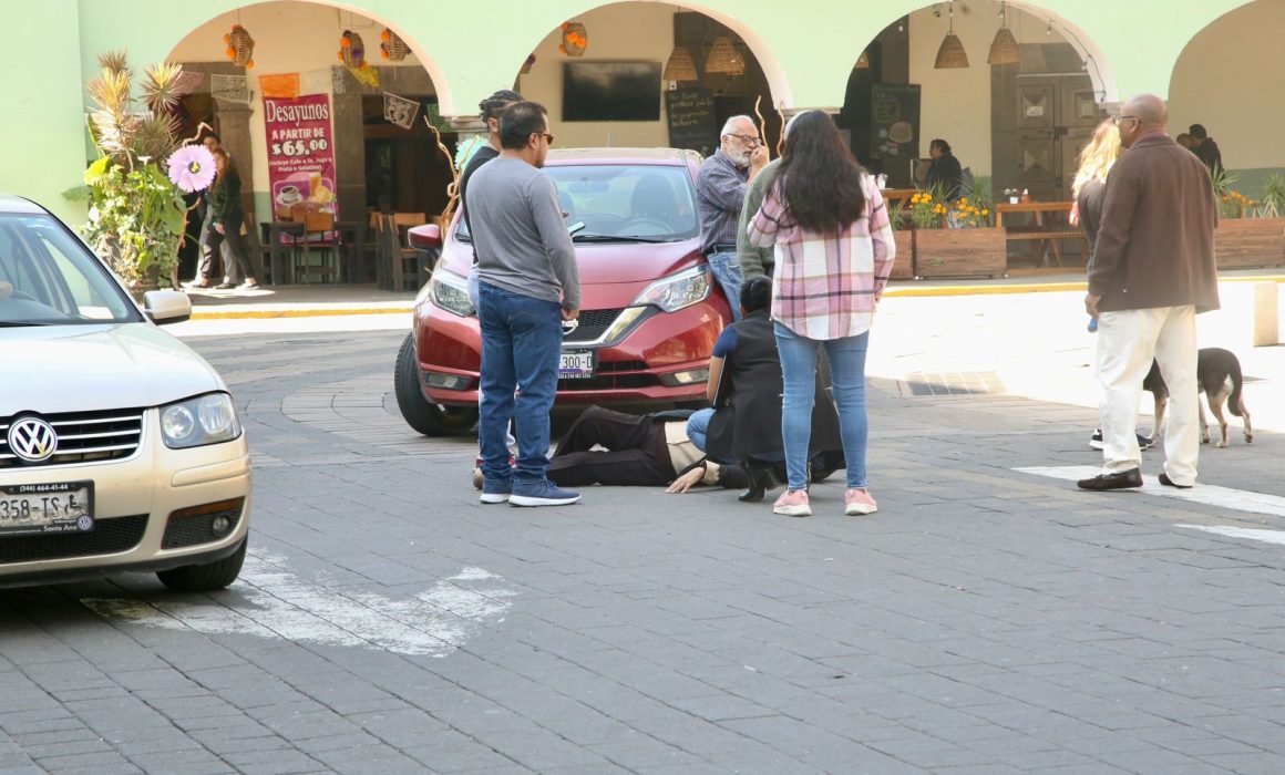 Mujer de la tercera edad atropellada en el centro de Tlaxcala causa conmoción