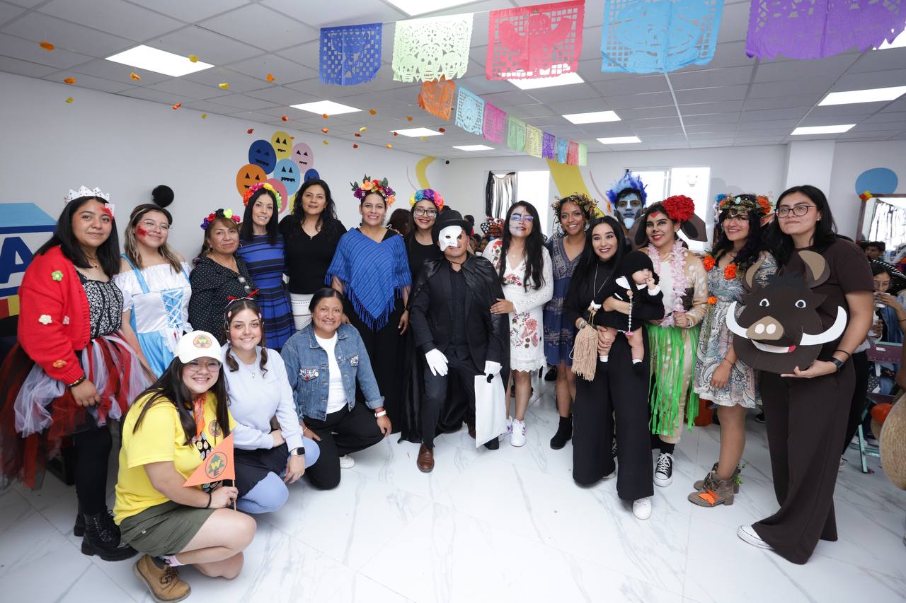 Entrega Lupita Cuautle auxiliares auditivos en San Andrés Cholula