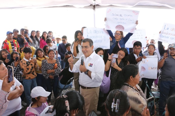 Gobernador realiza gira para entregar obra en tres municipios de Puebla 