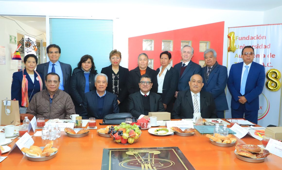 La Fundación UATx celebra 18 años con homenajes a líderes y académicos