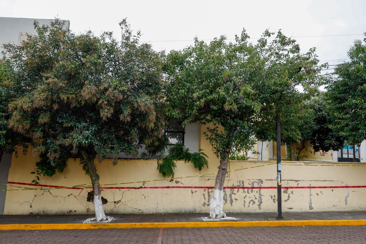 Barda en riesgo de colapso en jardín de niños de Ocotlán: Exigen acción urgente