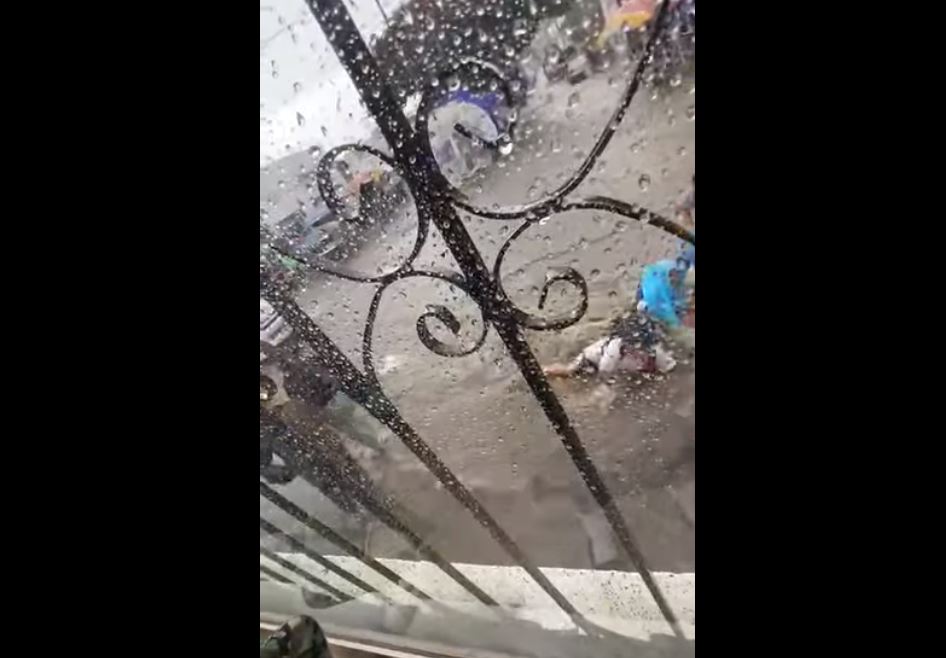 Tromba en Atlixco arrastra a tres niños; vecinos logran rescatarlos