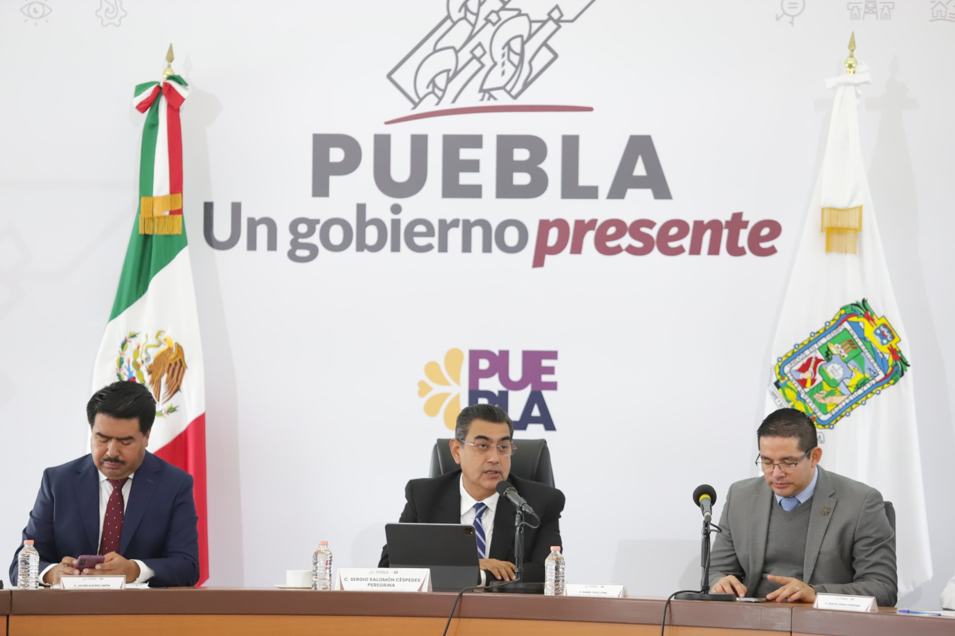 Puebla inicia programa "Bacheo Nocturno" en más de 30 colonias para mejorar calles