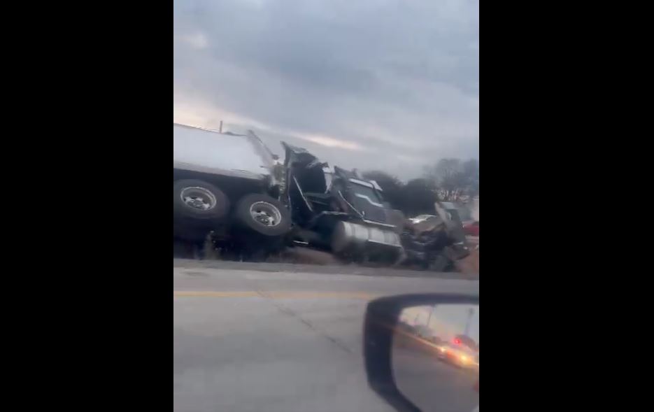 Accidente de tractocamión en la México-Querétaro provoca caos vial en ambos sentidos