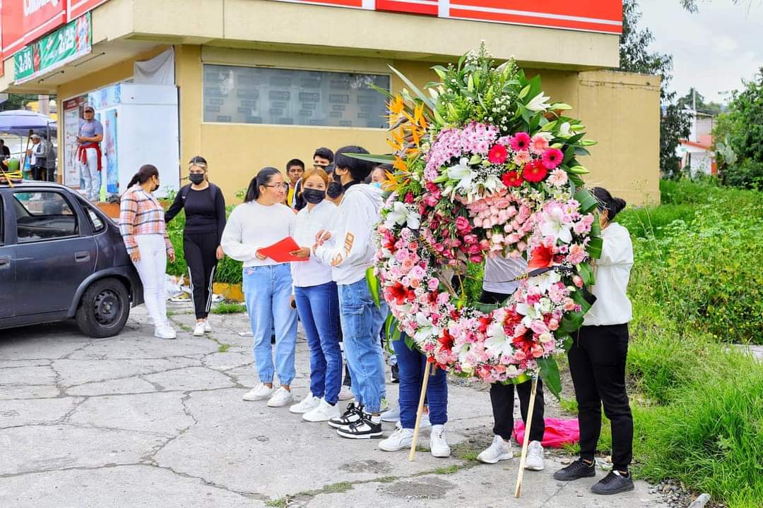 Conmemoran normalistas de Tlaxcala a estudiantes fallecidas en "Marcha del Silencio"